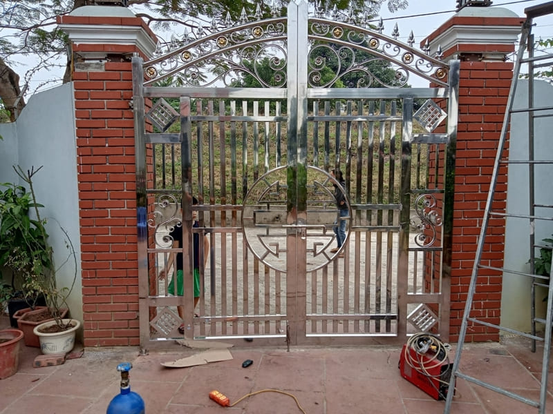 Mẫu cổng inox 2 cánh chữ thọ